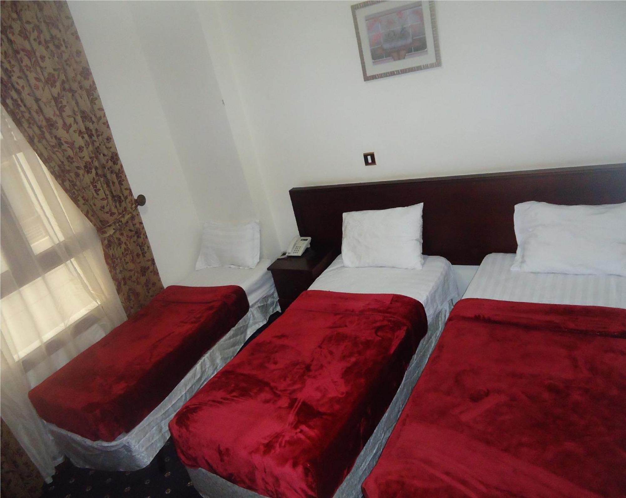 Dar Al-Naeem triple room