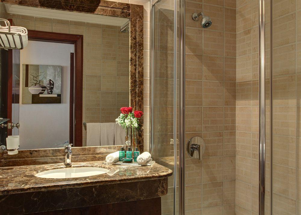 Kenzi Hotel Makkah washroom