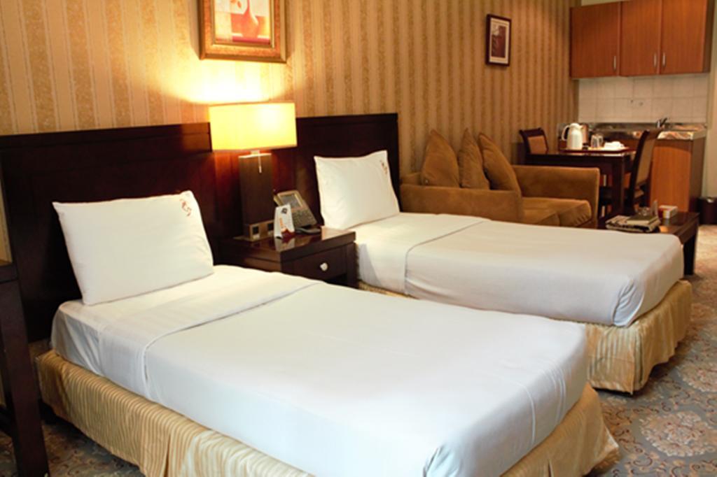 Retaj Al Bayt Suites Hotel double single room