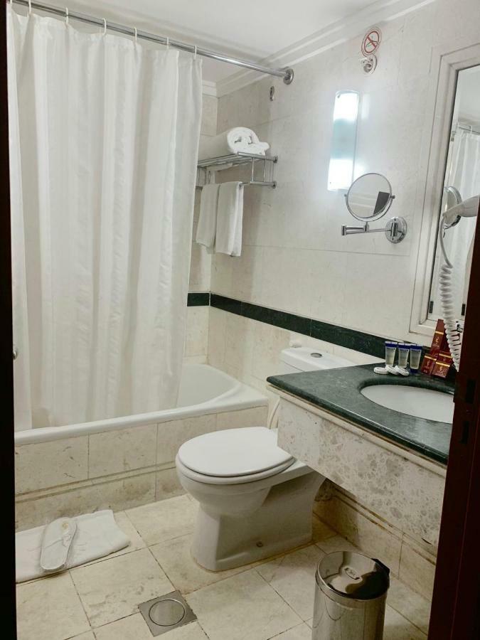 Retaj Al Bayt Suites Hotel Washroom