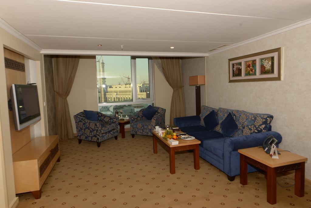 Retaj Al Bayt Suites Hotel sitting room