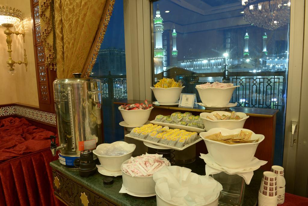 Retaj Al Bayt Suites Hotel restaurant