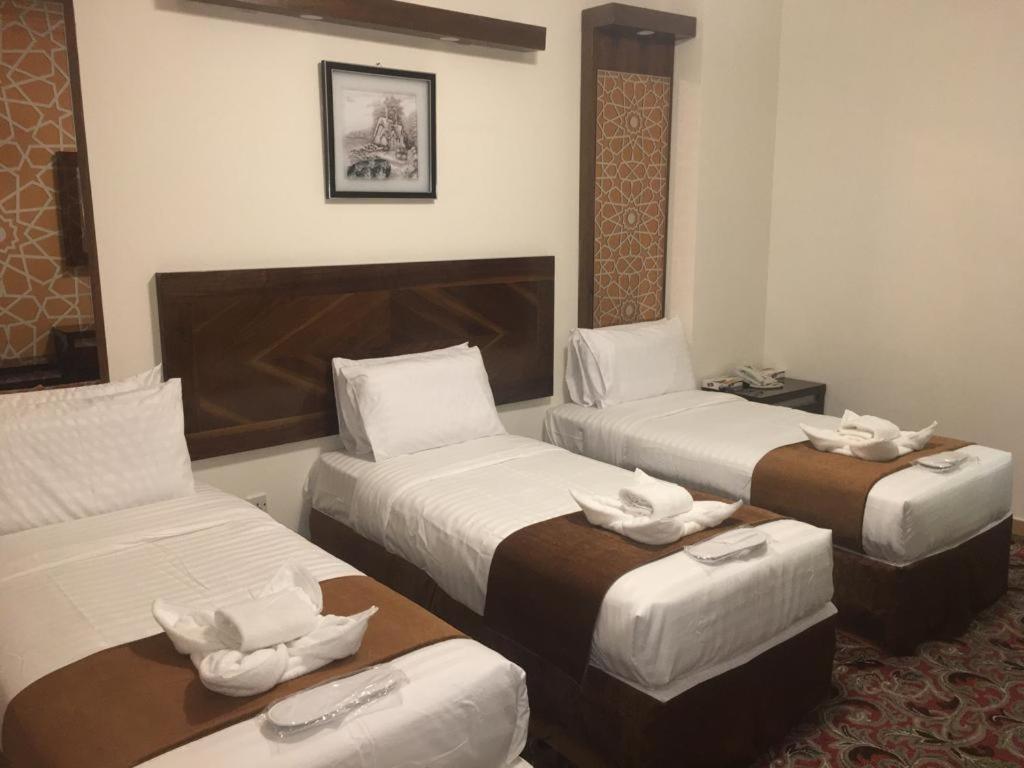 Sky View Madinah Hotel 3 room