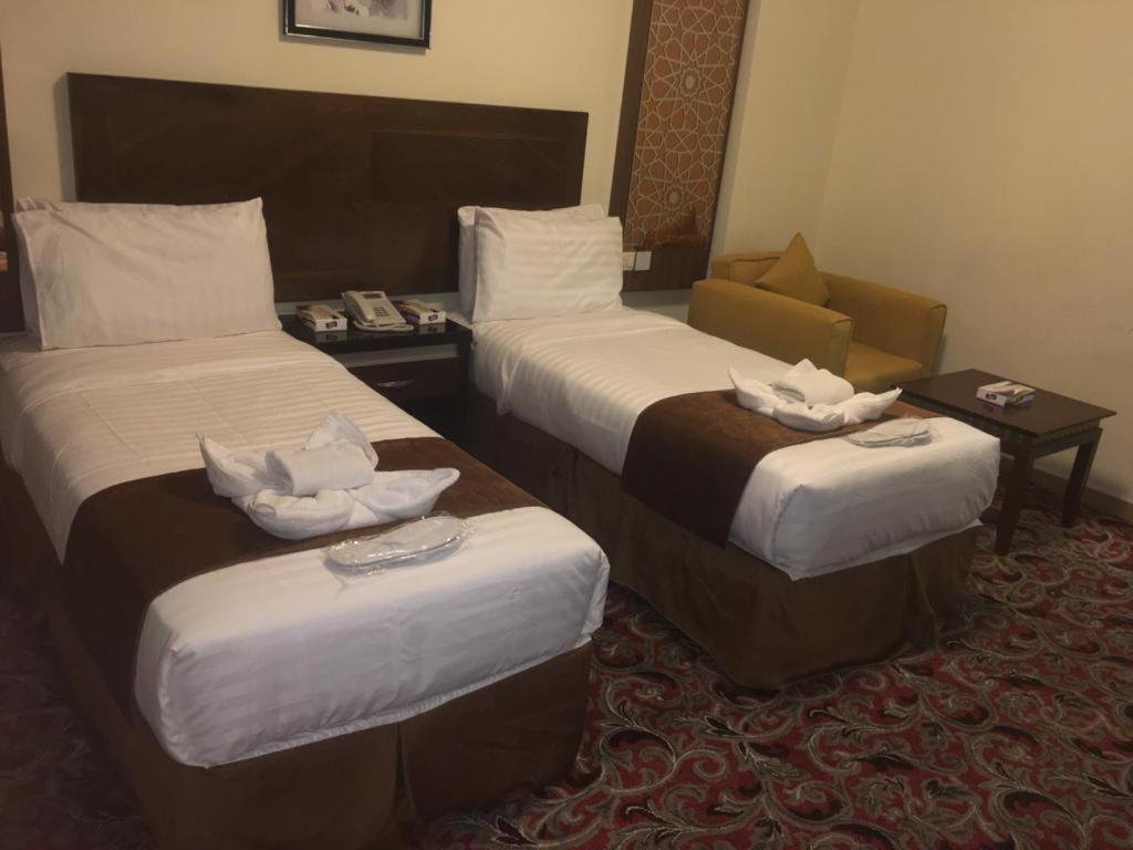 Sky View Madinah Hotel double single room